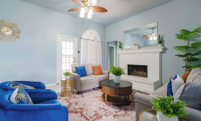 Elmo House | Stylish fab 4 Bedroom house near lake Ray Hubbard