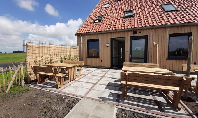 Leons House | Stylish Frisian Villa with Garden