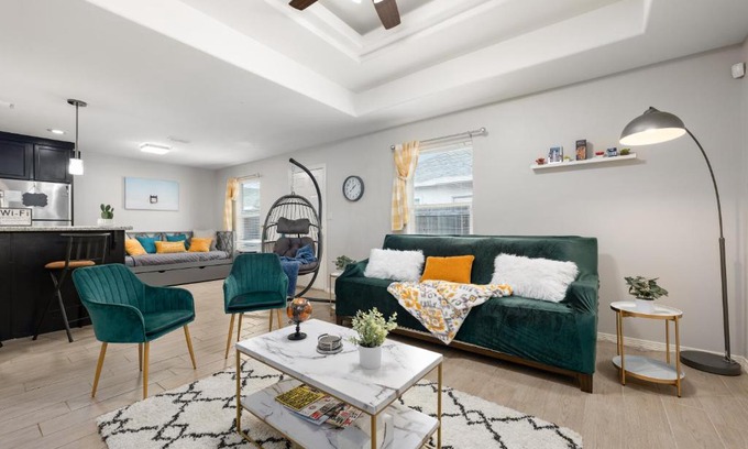 Edinburg Apartment | Stylish Furnished 2Bd 2Ba Apartment with Wifi Close to Shopping and Entertainment in McAllen Month to month contract on long term stays
