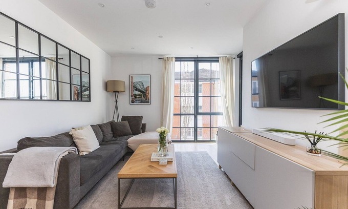 Hackney Wick Apartment | Stylish Hackney Wick Apartment with Terrace