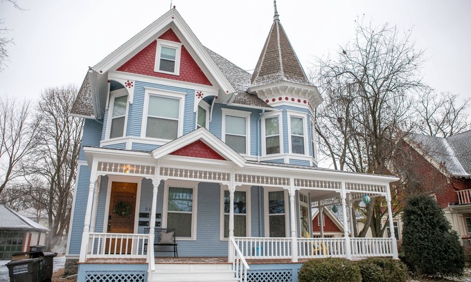 Oconomowoc Apartment | Stylish Historic Upper Steps from Downtown, Shops + Holiday Festivities