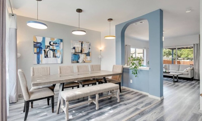 Flower Mound House | Stylish House w playset ,Game room &BBQ near DFW airport ,Gaylord sleeps 10-14