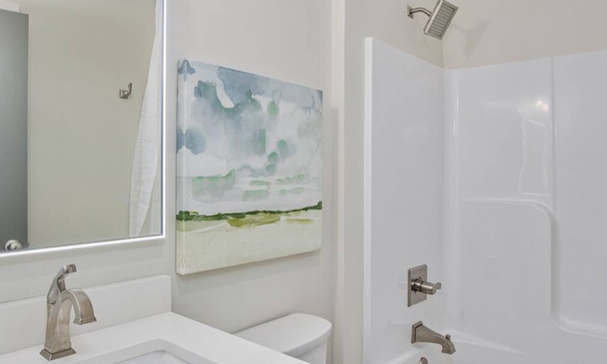 Cave City House | Stylish Kentucky home with a great work space and 3 comfy bedrooms