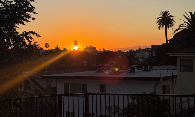 Los Angeles Apartment | Stylish LA Getaway/2BR Near Hollywood, Dodger Stadium & Downtown