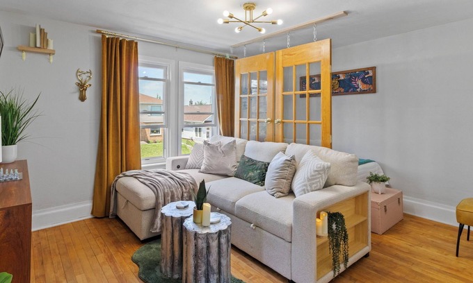 West Allis Apartment | Stylish Little Gem Upper Unit, with King Bed close to State Fair and AmFam Field