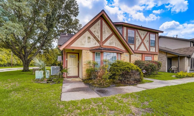 Humble Condo | Stylish loft-style condo with private patio, central AC, & W/D - dog-friendly