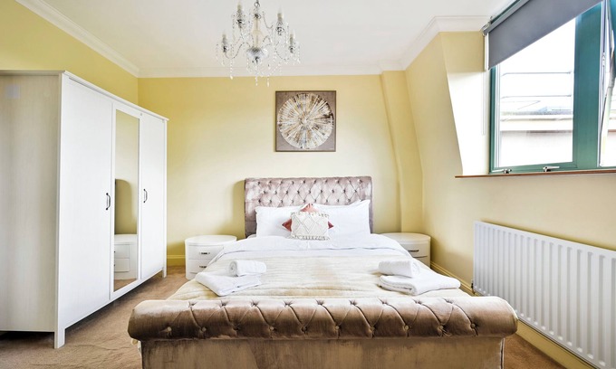 Kilburn Apartment | Stylish Mapesbury Escape