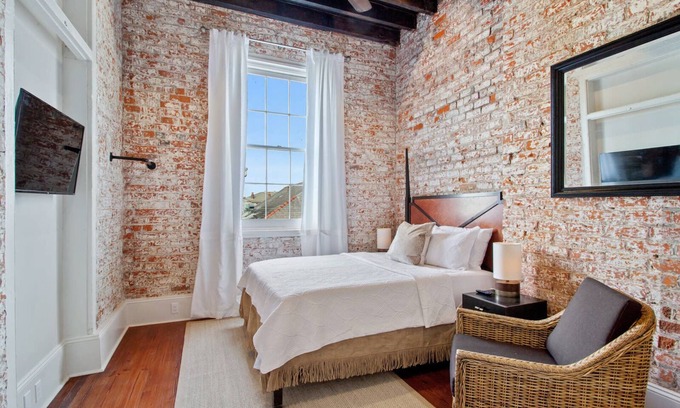 Faubourg Marigny Apartment | Stylish Marigny Apt on Frenchmen St.