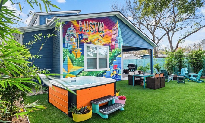 Montopolis House | Stylish Retreat w/Cowboy Pool Jacuzzi Sauna