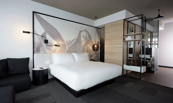 Brossard Hotel | Stylish Room Near REM for Easy Access to Downtown Montreal – Prime Location