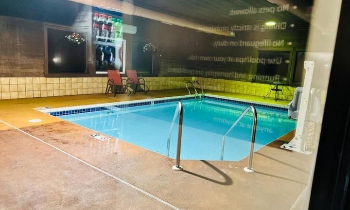 Wautoma Hotel | Stylish Stay by Airport & Nordic Trails with Free Parking