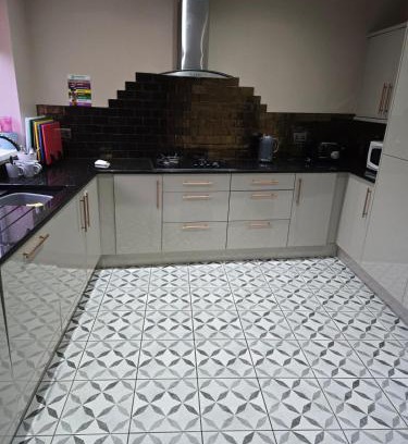 Roundhay House | Stylish stay in Leeds