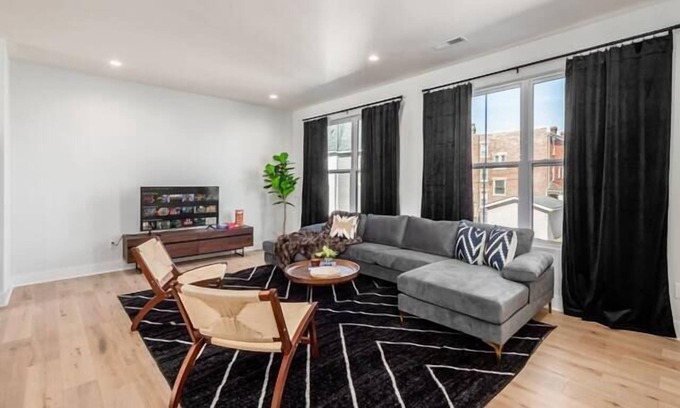 Near East Columbus House | Stylish Stay on Oak - Columbus!