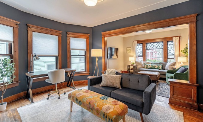 Eastside Apartment | Stylish Syracuse 2nd fl 3 Bedroom in hip Westcott near SU, restaurants, coffee