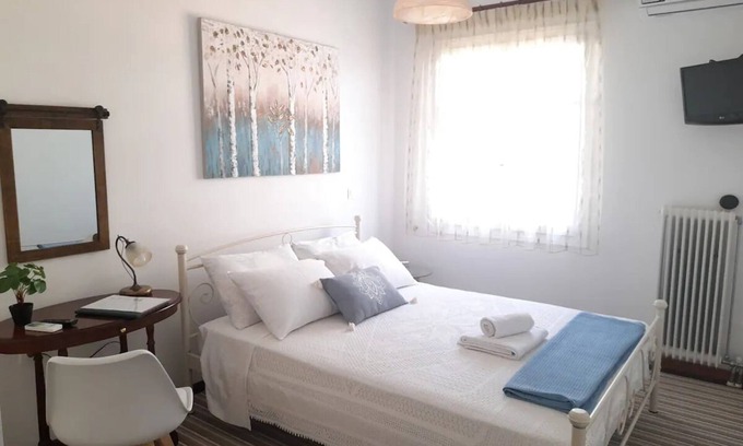 Corfu Town Apartment | Stylish tennis view apt 3 min to town/sea