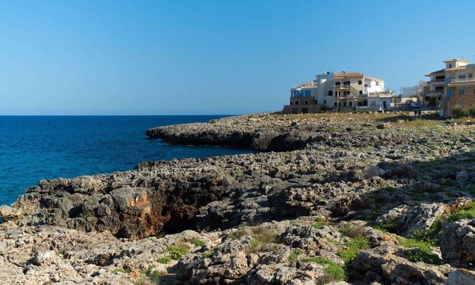 S'Illot-Cala Morlanda House | Stylish terraced house near the sea