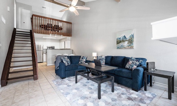League City House | Stylish townhome near the heart of League City.
