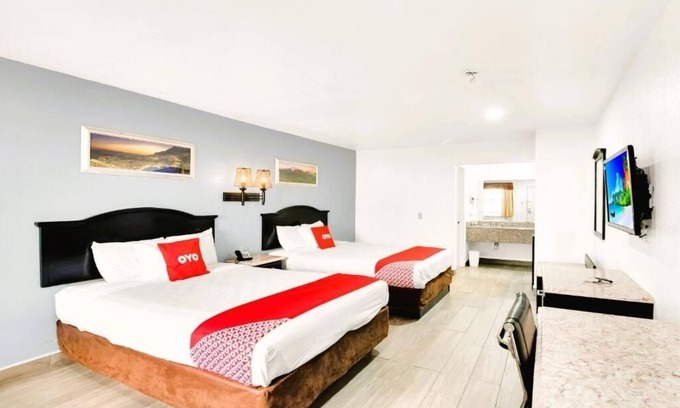Oakville Hotel | Stylish Unit Near Sowells BBQ – Free Parking, Pet Friendly & Pool Access