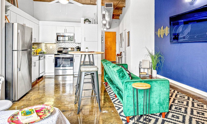 Deep Ellum Apartment | **Stylish Urban Loft in Deep Ellum**