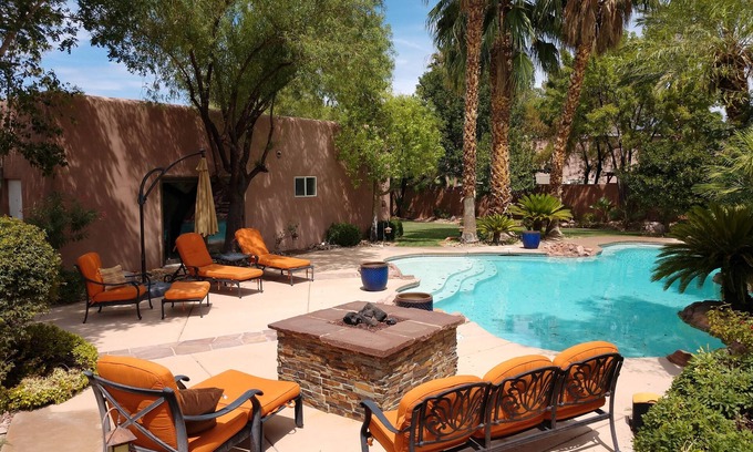 Spring Valley House | Stylish Villa for a Peaceful Retreat - 9min Strip!