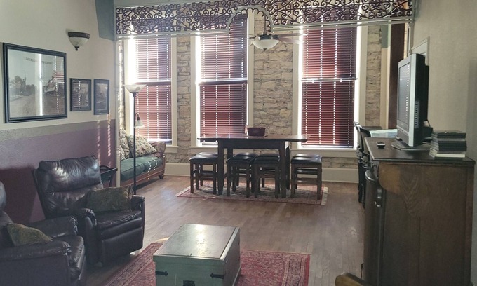 Wamego Apartment | Stylish Wamego condo!