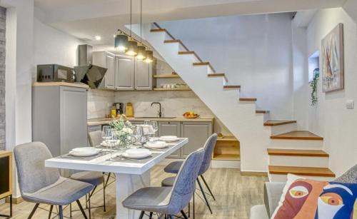 Kastel Novi Apartment | Su Casa - at Kastela OldTown