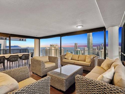Surfers Paradise Apartment | Sub-Penthouse Dream in Circle on Cavill - Hosted by Coastal Letting Co.