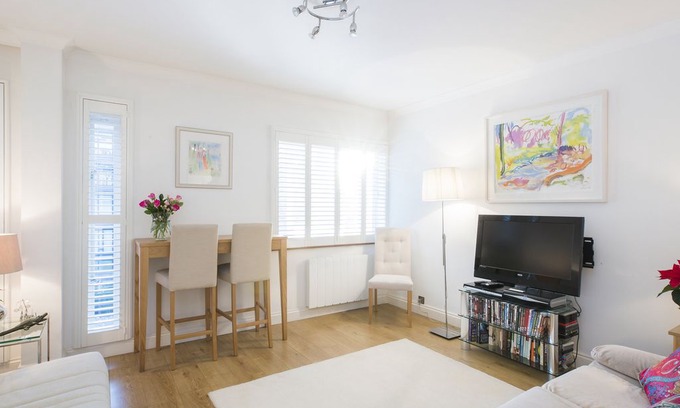 Queenhithe Apartment | Sublime 1 bed flat with Thames view