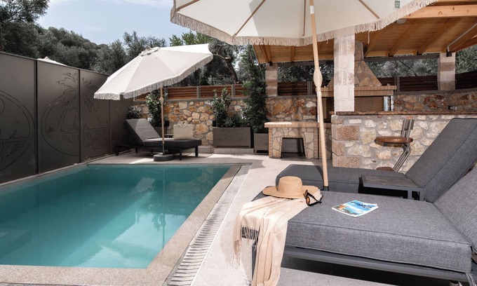 Vathi Apartment | Suite 4 – Elegant & Serene Hideaway I September15 Suites