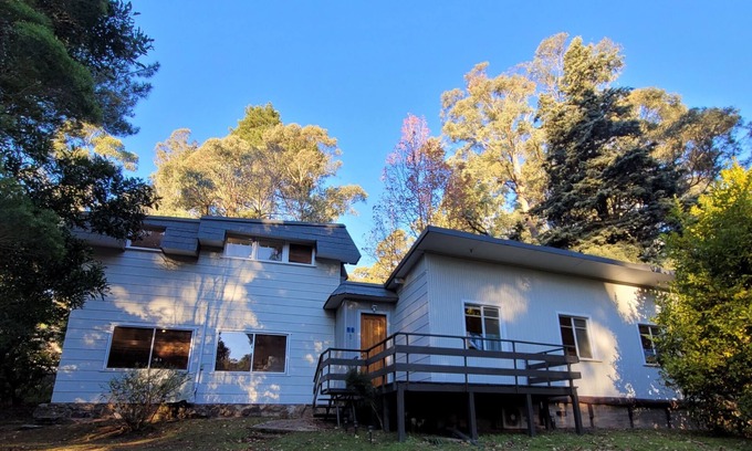 Sawmill Settlement House | Suite A with indoor fireplace close to MT Buller