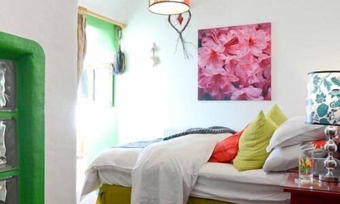 St Austell Bed & Breakfast | Suite-Ensuite with Shower-Lawnside