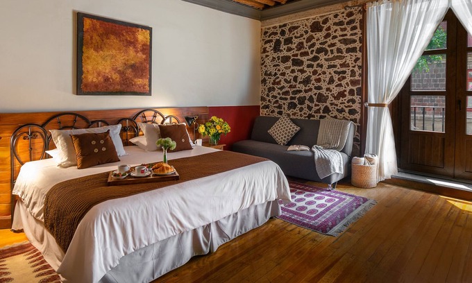 Historic Center Apartment | Suite in Historic Building w/Balconies/Superb Location