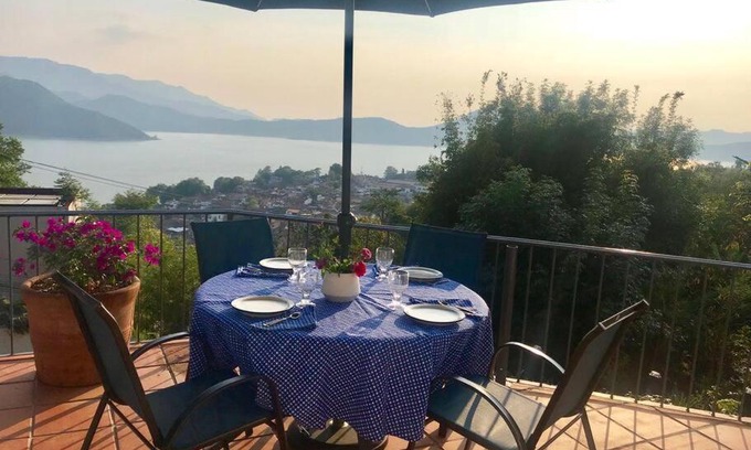 Santa Maria Ahuacatlan Apartment | Suite privada con jacuzzi y vista al lago