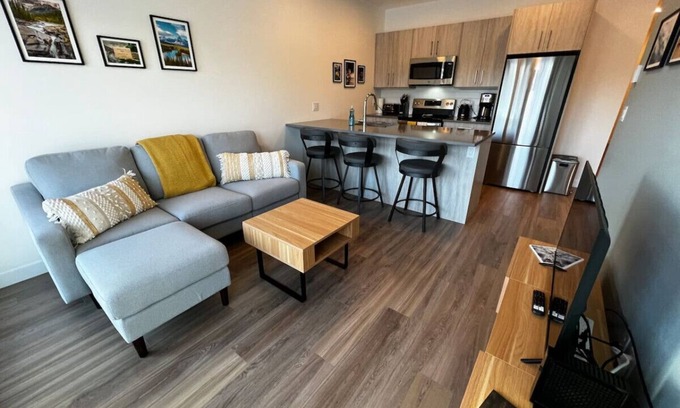 Golden Condo | Suite Retreat - 1 Bed+Den Condo