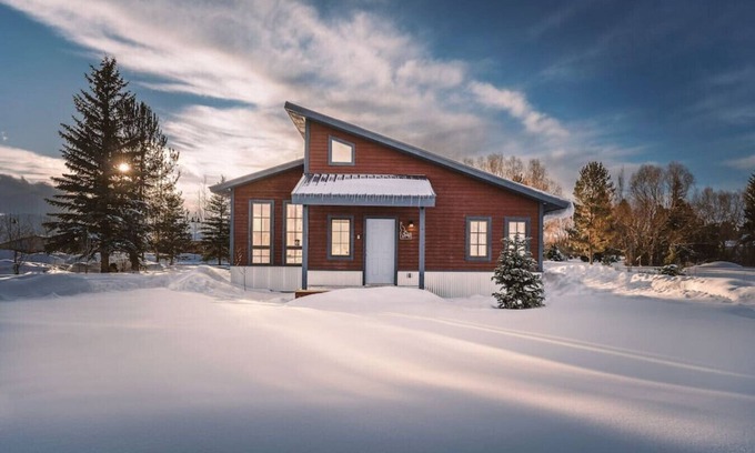 Driggs House | Suite Retreat - Walking Distance to Restaurants