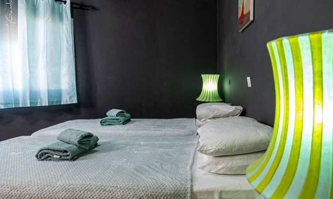 Bakau Apartment | Suite - Sleeps 3 - Balcony - Pool - Parking