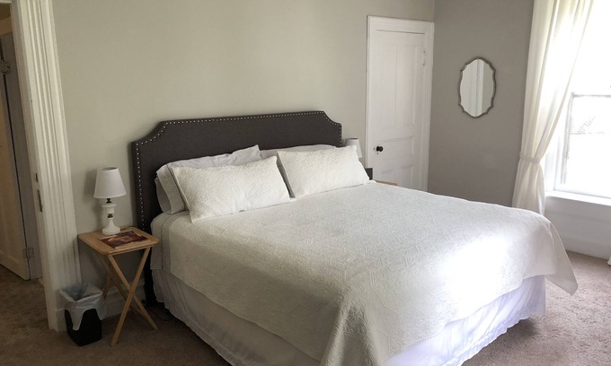 Towanda Bed & Breakfast | Sullivan Room with EnSuite Bath