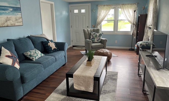 Point Judith House | Summer 2025 Availability - Walk to Family Friendly Beach
