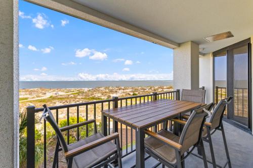 Isle of Palms Apartment | Summer House 202 - 3BR Oceanfront Condo! View!