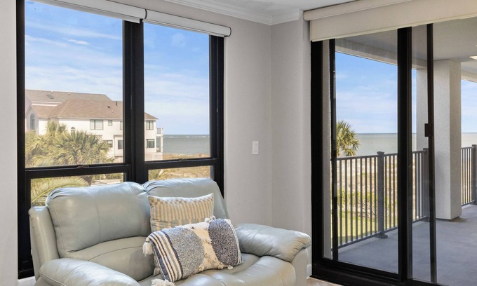 Isle of Palms Condo | Summer House 204 - Newly Renovated! Ocean View!