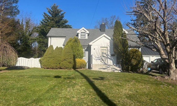 Mamaroneck House | Summer retreat! 40 minutes from NYC with heated pool. Steps away from the water