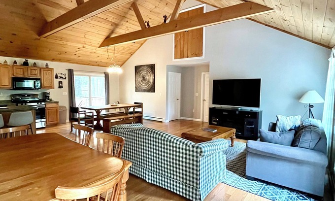 Madison House | Summer Retreat in the White Mountains; Private Lakes & Hiking.
