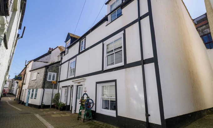 Looe Cottage | SUN COTTAGE, family friendly, character holiday cottage in Looe