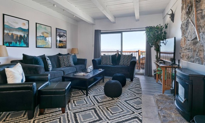 Mammoth Lakes Condo | Sun-drenched, Ski-in, ski-out condo with mountain views and WiFi
