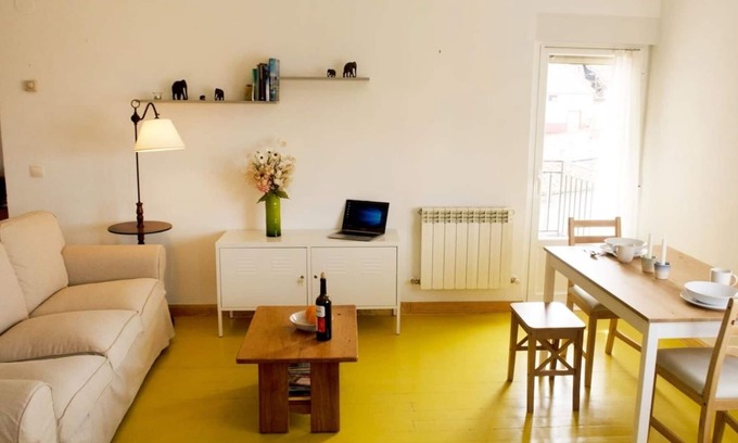 Santo Domingo de la Calzada Apartment | Sunny apartment in historic center right next to the cathedral