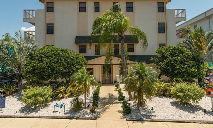 Clearwater Beach House | Sun Harbor-Bay Haven 4 min walk to the beach, dog friendly, boat dock