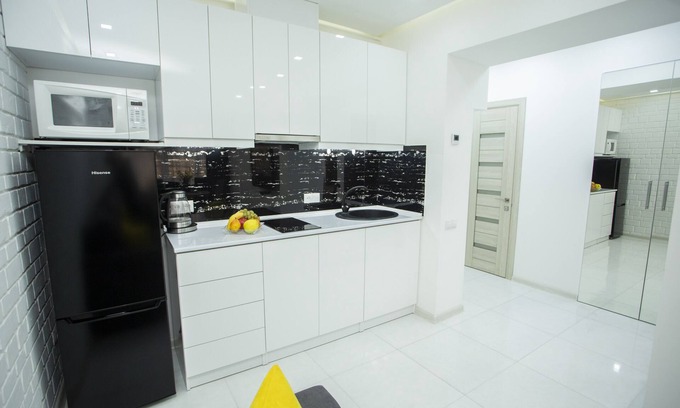 Kentron Apartment | ★Sun-Splashed Suite in City Center - FREE Parking★