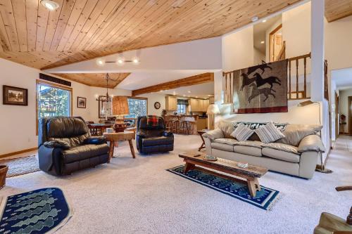 Sunbeam Estates House | Sunbeam Cabin Close to Downtown and Ski Shuttle