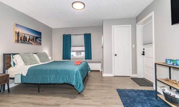 Fairport Harbor Apartment | Sunfish Room