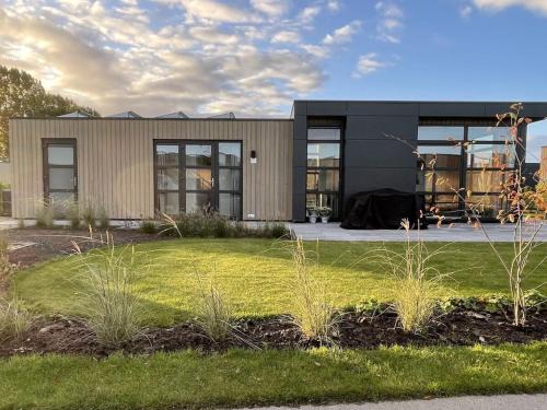 Enkhuizen Ski Chalet | "Sunkiss at the IJsselmeer"